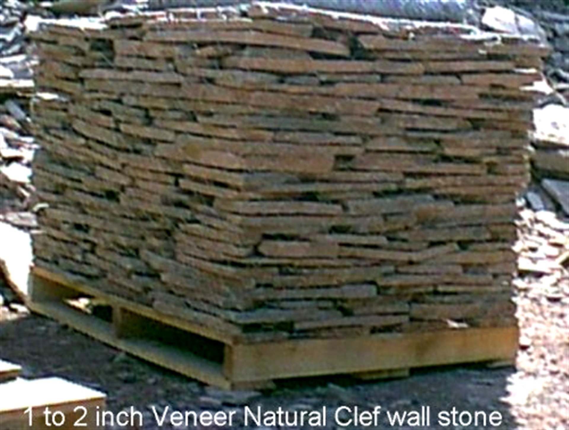 Natural cleft cut veneer wall stone close-up